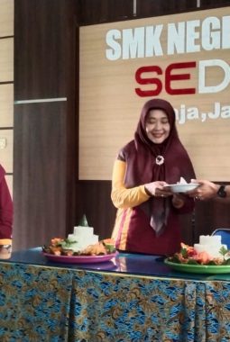Jalan Santai Dan Berbagai Kegiatan, Warnai Kemeriahan HUT SMK Negeri 1 Donorojo Ke-18