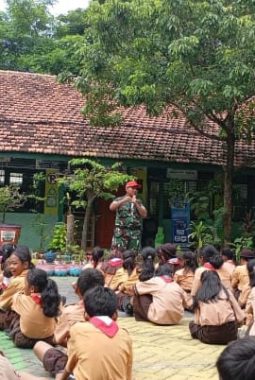 Wujudkan Penguatan Karakter, Siswa SDN Kelun Dilatih Oleh TNI Kostrad